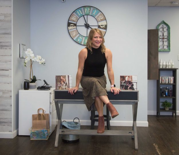 TheBosssittingondesk(1of1)